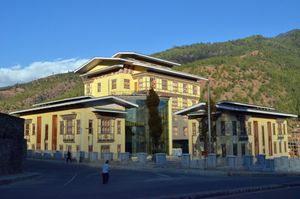 팀푸에 있는 부탄 전력 공사 본사. 부탄의 주요 수출품은 수력발전이다.