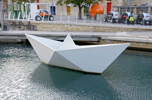 발레타 워터프론트의 어린이 이민자 기념비로, 1950년에서 1965년 사이에 호주로 건너간 310명의 몰타인 어린이 이민자를 기념한다.