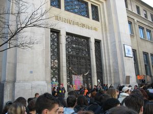 2005년 3월 클레르몽페랑 대학에서 진행된 피켓 시위