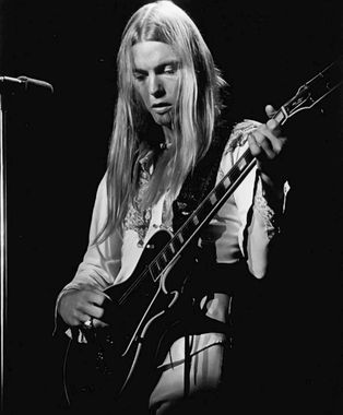 1975년 공연 중인 올맨