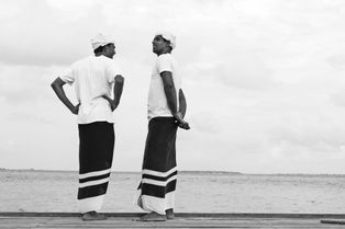 몰디브의 전통 의상 페일리(Feyli)는 몰디브 군주 시대에 남녀 모두 착용했습니다.