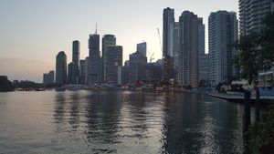 하워드 스미스 부두에서 바라본 브리즈번강