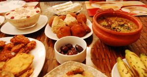 이프타르(Iftar)로 알려진 금식 해제 만찬은 전통적으로 대추야자와 함께 제공됩니다.