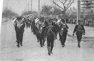 1937년, 난징 대학살 후 난징 시내 중산루를 행진하는 해군 군악대