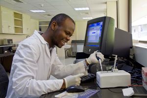 나이로비의 케냐타 대학교에서 석사 과정을 밟고 있는 학생