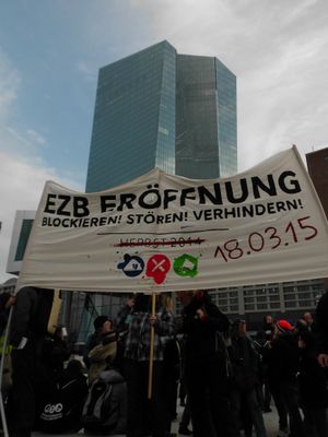 유럽 중앙은행(ECB) 앞에서 열린 블록업 운동 시위 (2014년)