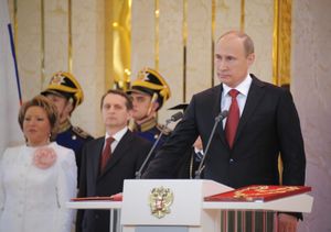 2012년 5월 7일 취임식에서