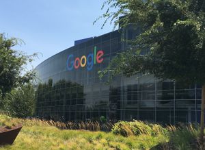 구글(Google) 본사, 구글플렉스(Googleplex)는 마운틴뷰의 최대 고용주이다.