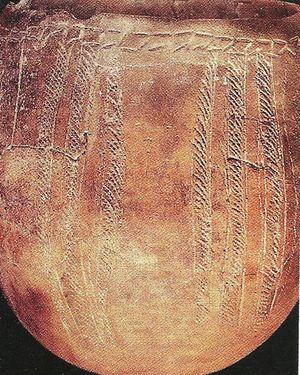 아사 코마(Asa Koma)에서 발견된 기하학적 디자인의 토기