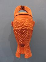 타주라 지역 우에아의 전통 목각 항아리