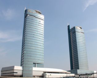 한국철도공단 본부 (오른쪽)