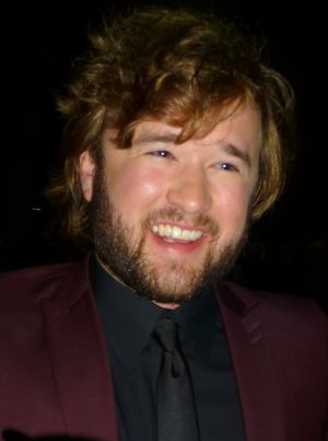 헤일리 조엘 오스먼(Haley Joel Osment)은 영어 더빙판에서 소라의 목소리를 연기했다.