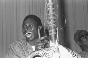 1977년 6월, 감비아 서아프리카 출신 음악가들이 카마이클 강당(현재 미국 국립역사박물관인 국립역사기술박물관)에서 무료 공개 콘서트를 열었습니다. 이 음악가들은 코루, 할람, 발라폰을 연주했습니다.