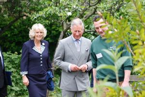 2009년 5월 런던 동부 해크니 시티 팜(Hackney City Farm)을 방문하는 찰스와 카밀라