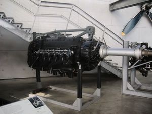 하인켈 He 177의 DB610 엔진. 두 기의 V12 엔진이 병렬로 연결되어 있다.