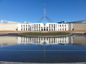 오스트레일리아 연방 의회는 하원과 상원으로 구성되어 있다.