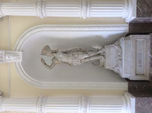 몰타 발레타에 있는 페레리아 궁전의 아메리카 대륙을 상징하는 조각상