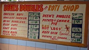 많은 식당에서 로티나 더블스와 같은 트리니다드 토바고 요리를 제공한다. 신선한 코코넛 워터와 젤리는 또 다른 인기 메뉴이다.