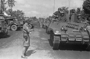 [[크라이 작전]] 중 네덜란드 포탑 없는 M3 스튜어트 정찰 탱크 그룹이 주차된 트럭 줄을 지나가는 모습. 1948년 12월 20일.