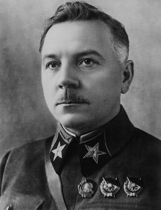 최장수 장관 [[클리멘트 보로실로프]] (1925년 11월 6일 – 1940년 5월 7일)