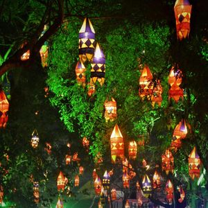 디왈리를 위해 전시된 찬두아 등불.