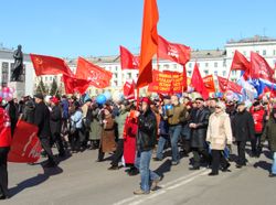 2009년 5월 1일 세베로드빈스크(Severodvinsk): 붉은 깃발과 사회적 슬로건