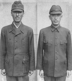 쇼와 15년(1940년) 이후 착용이 장려된 국민복. 오른쪽의 을(乙)호 모자가 전투모 형식이다.