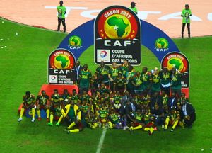 카메룬 선수들이 2017년 아프리카 네이션스컵 우승 후 기뻐하고 있다.