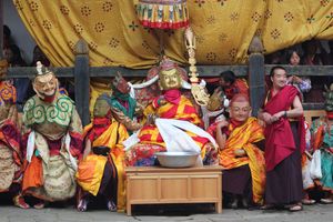 자카르 쳅추, 구루 첸예, 그리고 두 명의 조수와 여섯 가지 현신을 지닌 구루 린포체