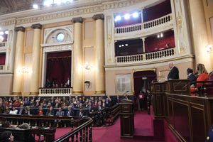 이스라엘 대통령 레우벤 리블린이 2017년 11월 마드리드 국빈 방문 중 스페인 의회에서 연설하고 있다.