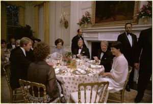 1977년 7월 13일 미국을 국빈 방문해 미국의 대통령 지미 카터와 국빈 만찬에 참석한 독일의 연방총리 헬무트 슈미트