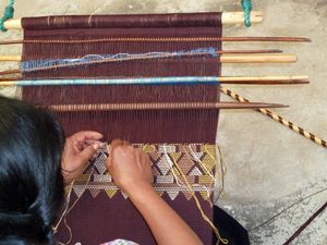 3가지 색실을 사용한 손짜기(멕시코)