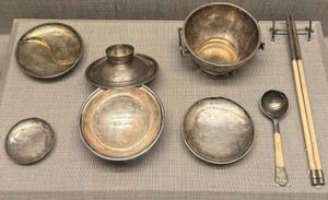 1923년 4월 24일 타이페이에서 히로히토가 사용한 식기류 (국립 타이완 박물관)