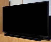 액정 텔레비전과 얇은 TV 받침대의 예