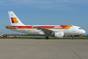 우측면에서 본 A319.