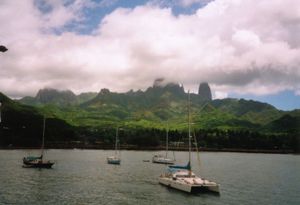 바다에서 본 우아푸의 하카하우 전경