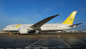 런던 히스로 공항(Heathrow Airport)에 있는 로열 브루나이(Royal Brunei) 보잉 787 드림라이너(Boeing 787 Dreamliner)