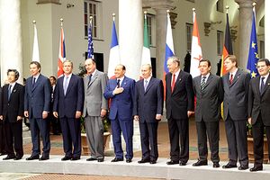 2001년 제노바에서 열린 G8 정상 회의에서 (오른쪽에서 두번째가 버르호프스타트 총리)