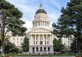 캘리포니아 주 의사당(California Capitol)은 캘리포니아 주 정부의 중심지인 사크라멘토에 위치하며, 캘리포니아 주 의회와 캘리포니아 주지사의 집무실이 있다.