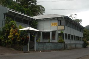 영국 작가 W. 서머셋 몸은 1916년 파고파고를 방문하여 새디 톰슨 인에 머물렀다.