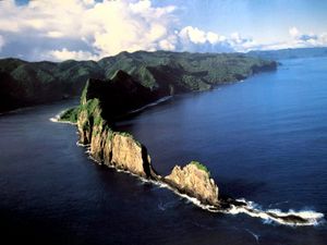 폴라 섬(Pola Island)의 콕스콤 포인트(Cockscomb Point)