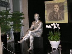 동아일보 사옥 내부에 전시되어 있는 인촌 김성수 동상.