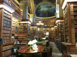 부르봉궁에 있는 국회 도서관의 천장화는 여러 돔과 펜던티브에 걸쳐 외젠 들라크루아(Eugène Delacroix)의 작품이다.