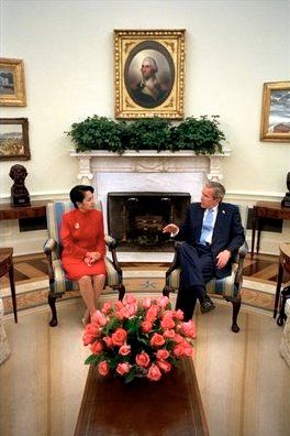 아로요와 미국의 조지 W. 부시 대통령 (2003년 5월 19일)