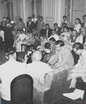 베트남에서 기자회견을 하고 있는 이승만(1958)