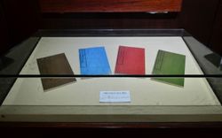 건가의 학. 건륭제와 가경제 시대에 고증학이 발전했다. 건륭제의 「사고전서」 편찬에는 기윤, 대진 등 많은 고증학자가 참여했다. (서호 박물관 소장 「사고전서」 문란각본 복제)