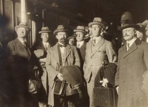 1921년 12월 아일랜드로 돌아가는 아일랜드 협상 위원회 위원들