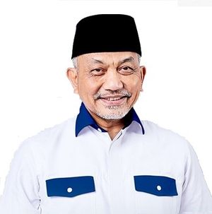 인도네시아 정치인 아마드 샤이쿠는 인도네시아 이슬람 정당인 번영정의당을 이끌고 있다.