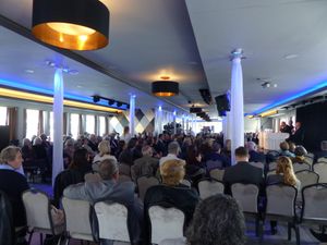 부다페스트 브레인 바에서 열린 시민 강연