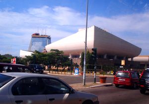 가나국립극장(National Theatre of Ghana) 아크라에서 촬영